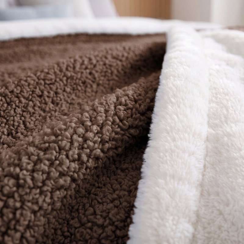 Koc 160 x 200 Boucle Bukla z Lamówką Mellori 03