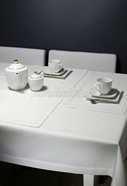 Obrus 120 x 180 Plamoodporny z Mereżką wz. 240_Bia